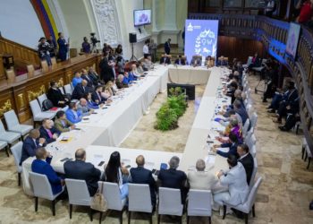 Venezuela construye un calendario electoral sin participación de la oposición mayoritaria