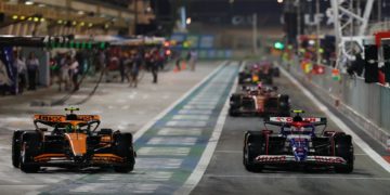 Hamilton manda, Mercedes avisa y Alonso se apunta a la fiesta en los segundos libres