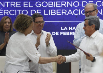 El Gobierno colombiano y el ELN acuerdan crear un «fondo multidonante» para el proceso de paz