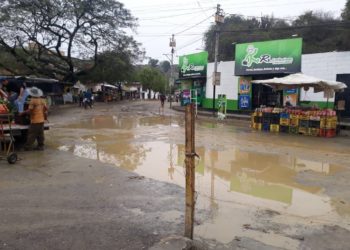 Vecinos de Morón claman por arreglo de las calles adyacentes al Mercado Municipal