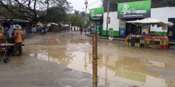 Vecinos de Morón claman por arreglo de las calles adyacentes al Mercado Municipal