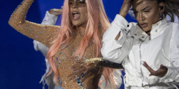 Karol G repasa sus éxitos en Santo Domingo ante un público entusiasta y entregado