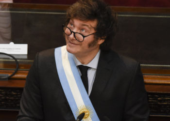 Confrontación y ajuste, los cien días de Javier Milei como presidente de Argentina