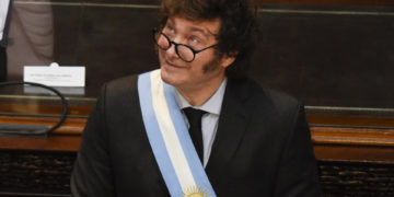 Confrontación y ajuste, los cien días de Javier Milei como presidente de Argentina