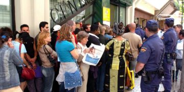 El colapso del sistema de asilo español, el segundo infierno de muchos latinoamericanos