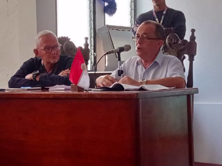 José Antonio Espinoza al momento de realizar su exposición en el Concejo de Rafael Rangel.