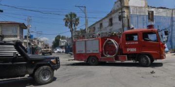 La tensión vuelve a Haití con ataques, saqueos e incendios tras días de aparente calma