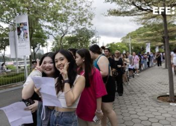 Taylor Swift celebra ante 60.000 espectadores su primer concierto en Singapur
