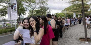 Taylor Swift celebra ante 60.000 espectadores su primer concierto en Singapur