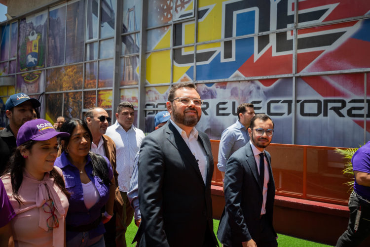 Candidato presidencial opositor Antonio Ecarri propone construir un modelo de libre mercado en Venezuela