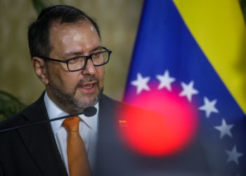 Venezuela veta su espacio aéreo a Argentina hasta que compense daños por avión incautado