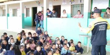 Bomberos de Boconó visitan escuelas rurales para crear conciencia sobre incendios forestales