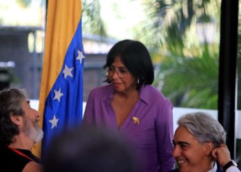 Delcy Rodríguez acusa a EEUU de cometer un «genocidio económico y social» contra Venezuela
