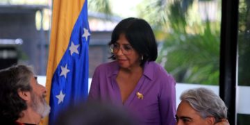 Delcy Rodríguez acusa a EEUU de cometer un «genocidio económico y social» contra Venezuela