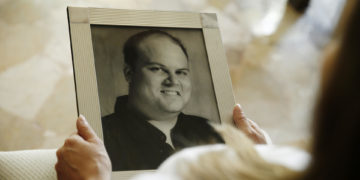 Una hermana de exasesor salvadoreño fallecido rechaza «atropellos» a DD.HH. en El Salvador