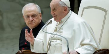 El papa pide hacer de la Iglesia «un lugar cada vez más seguro para los menores»