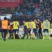 Detenidos doce hinchas del Trabzonspor turcos por asaltar el campo y agredir a jugadores