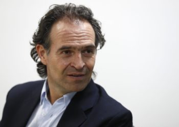 El alcalde de Medellín denuncia 501 casos de presunta corrupción de su antecesor