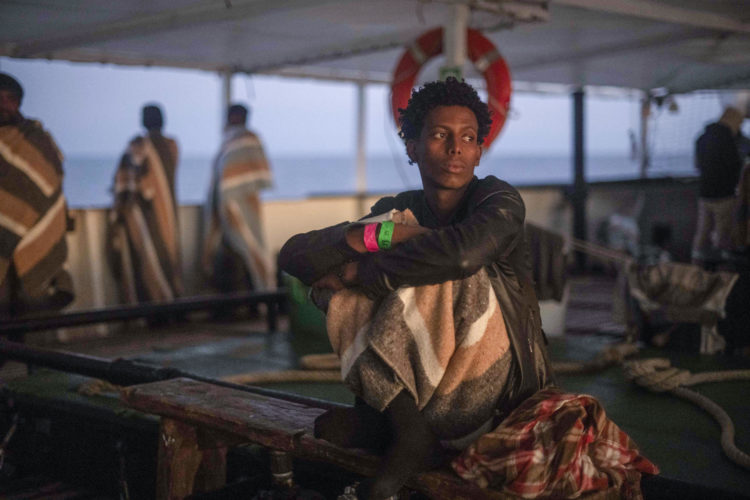 Foto Archivo. Inmigrante en un barco en el Mediterráneo. EFE/ Brais Lorenzo