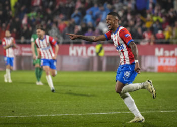 2-0. El Girona gana y da un nuevo paso de gigante hacia la Liga de Campeones