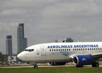 Argentina inicia acciones diplomáticas contra Venezuela por prohibir el uso del espacio aéreo