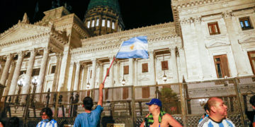 El ‘shock’ de Milei: un «éxito» financiero y un duro golpe a la economía real de Argentina