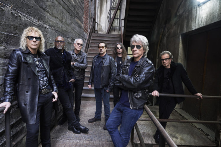 Fotografía cedida por Mark Seliger donde aparece la banda de rock estadounidense Bon Jovi. EFE/Mark Seliger