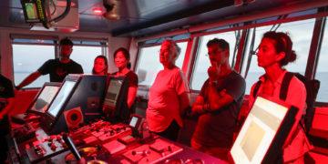 Los océanos son los ecosistemas más amenazados, afirma la exministra ecuatoriana Kakabadse