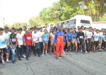 Caminata 5K se desarrolló con estudiantes y atletas