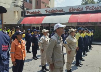 Despliegan 2.500 funcionarios para combatir incendios en Mérida