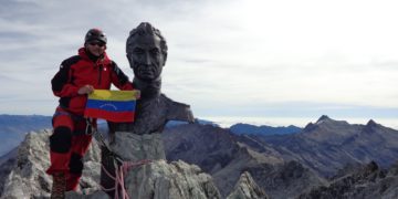 Montañista Trujillano, corona Cumbre del Pico Bolívar en una reciente expedición de marzo del 2024