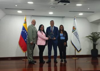 Contralora de Trujillo consignó Informe de Gestión ante la Contraloría General de la República