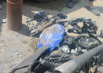 Un muerto en choque entre moto y camión