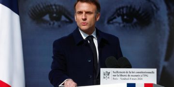 Macron considera la ley sobre la eutanasia «una revolución de humanismo y fraternidad»