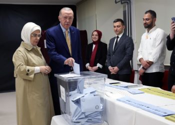 Cierran las urnas en las elecciones locales de Turquía en una jornada con dos muertos