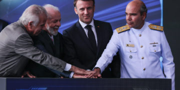 Lula dice junto a Macron que Brasil quiere tecnología nuclear, pero para construir la paz