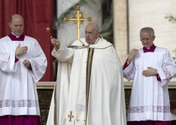 El papa urge al acceso de ayuda a Gaza y la liberación de los rehenes en mensaje de Pascua