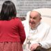 El papa: Hay mucho que hacer para que «se reconozca realmente la igualdad de las mujeres»