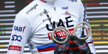 Pogacar se corona rey de la montaña en una etapa para el recuerdo