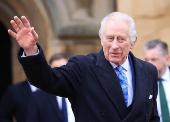 El rey Carlos III reaparece sonriente para felicitar la Semana Santa
