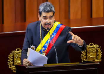 Chavistas se trasladan a Caracas para acompañar la inscripción de la candidatura de Maduro