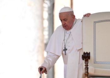 El papa pide hacer «todos los esfuerzos» para negociar el final de las guerras