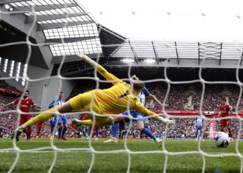 2-1. Mac Allister encumbra al Liverpool