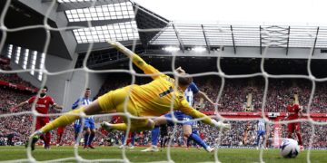 2-1. Mac Allister encumbra al Liverpool