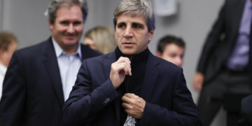 Argentina afirma que levantará las restricciones cambiarias pero sin correr riesgos