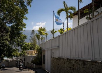 Opositores venezolanos en Embajada argentina de Caracas denuncian el «asedio» de Maduro