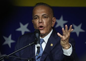 Manuel Rosales dice que postuló su candidatura para cubrir el vacío por el veto a Yoris