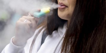 Identifican cambios similares en el ADN de las células de fumadores y vapeadores
