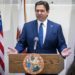 DeSantis firma una polémica ley que prohíbe las redes sociales a menores de 13 años