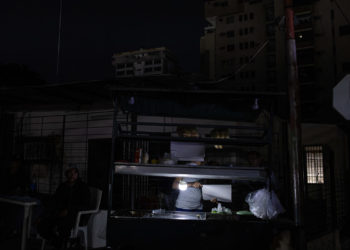 Venezuela, con reiterados cortes eléctricos un lustro después del apagón nacional